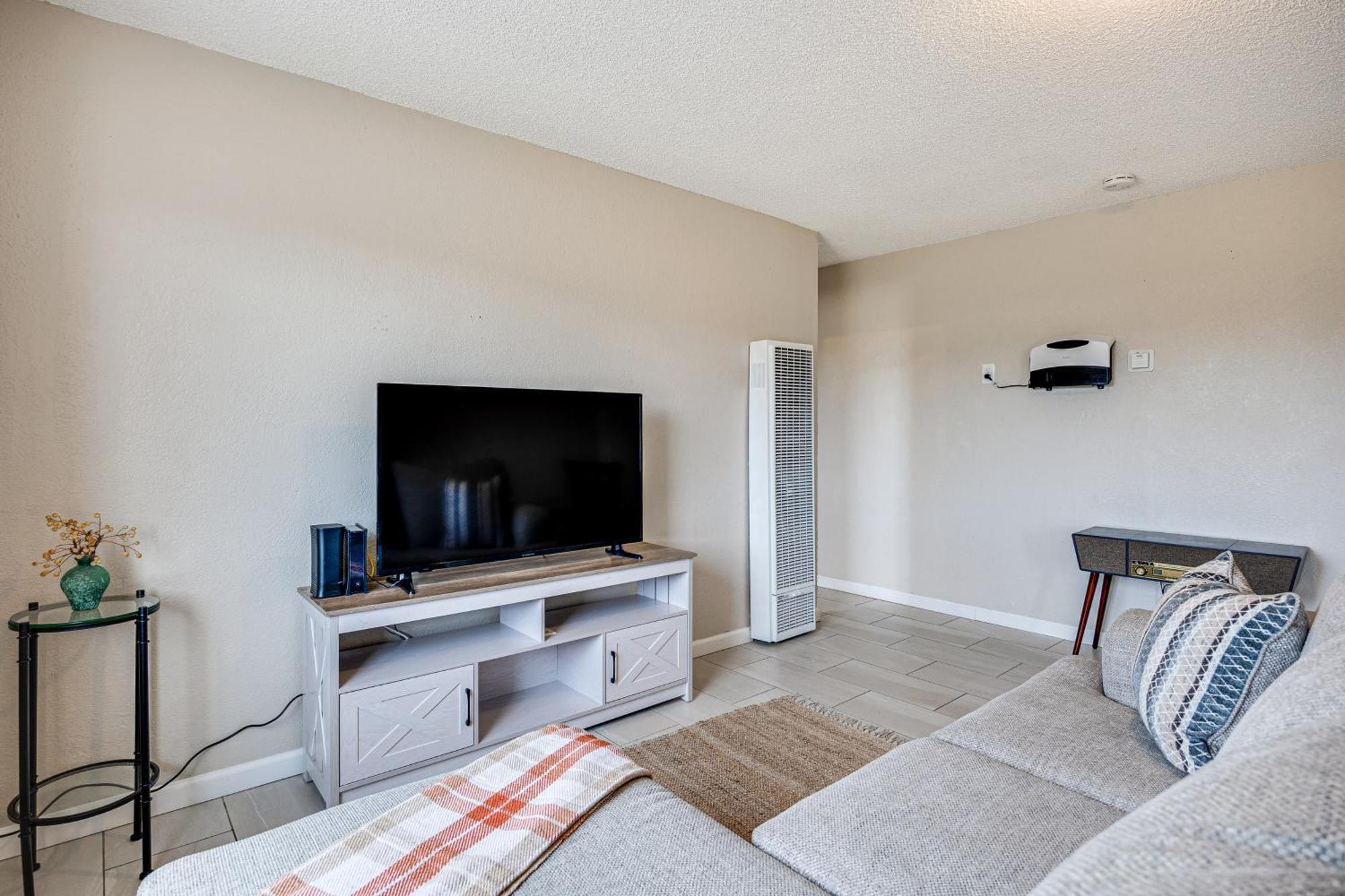 Convenient Joshua Tree Apartment - Walk To Town! Экстерьер фото