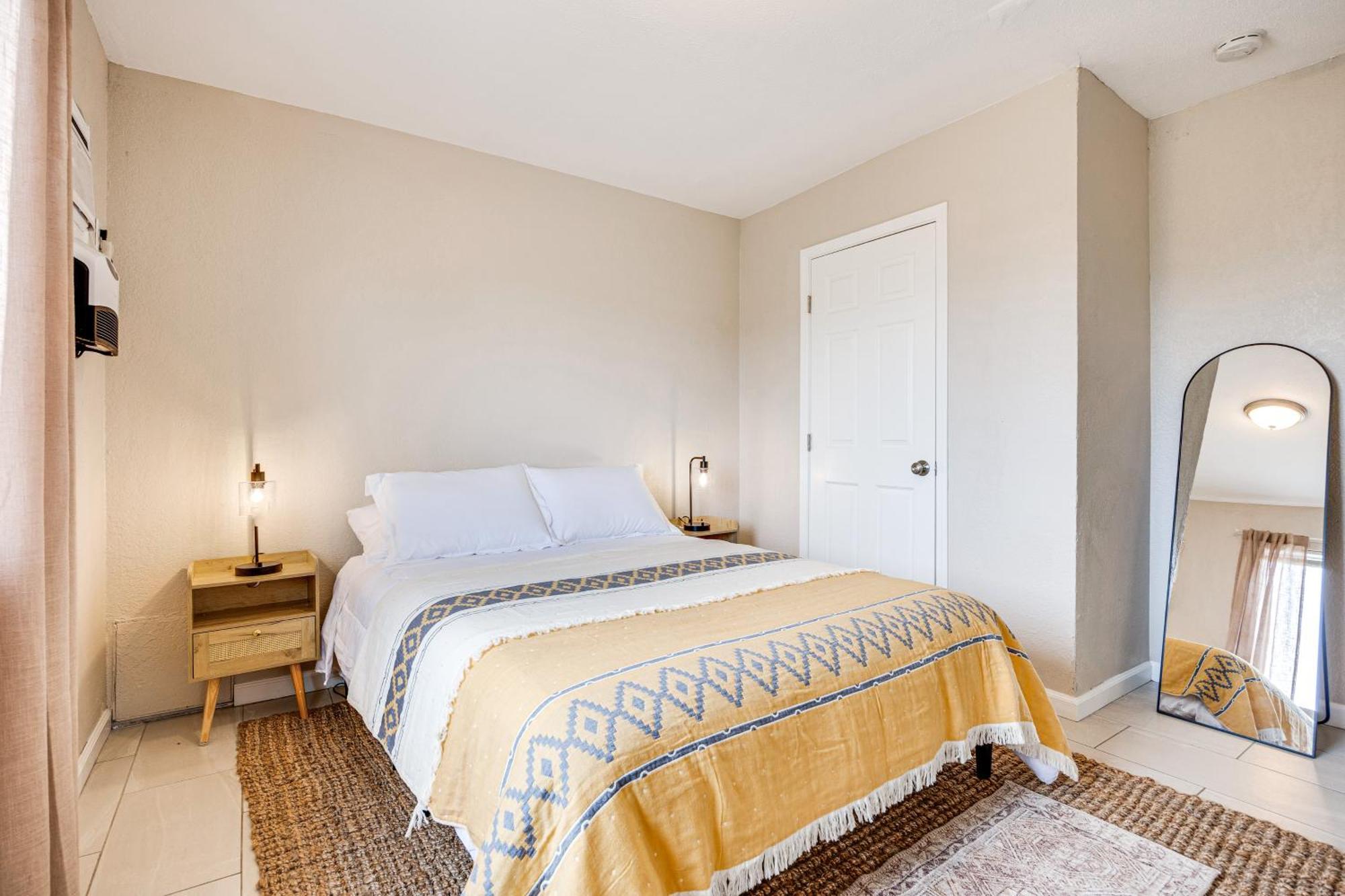 Convenient Joshua Tree Apartment - Walk To Town! Экстерьер фото