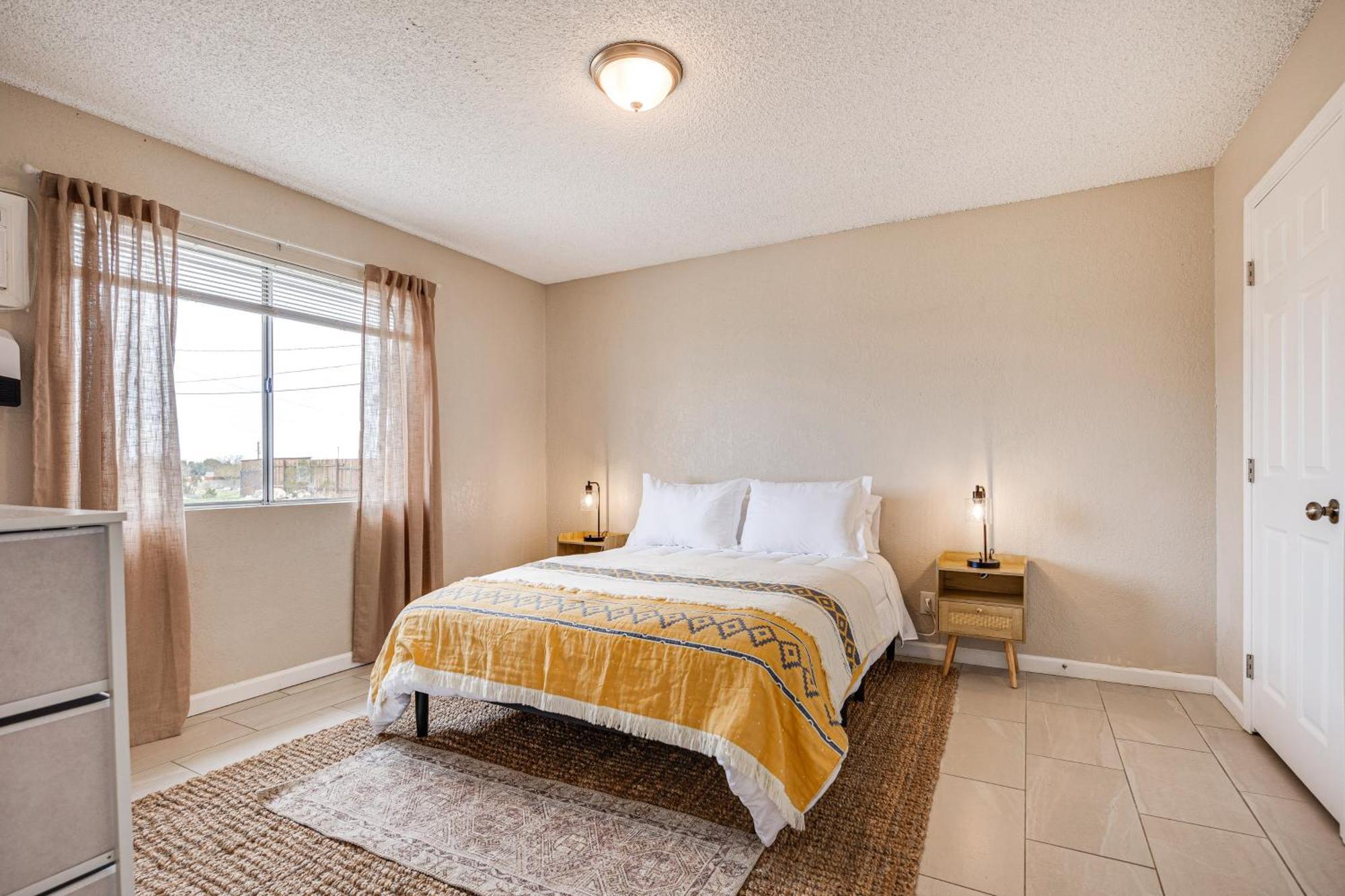 Convenient Joshua Tree Apartment - Walk To Town! Экстерьер фото